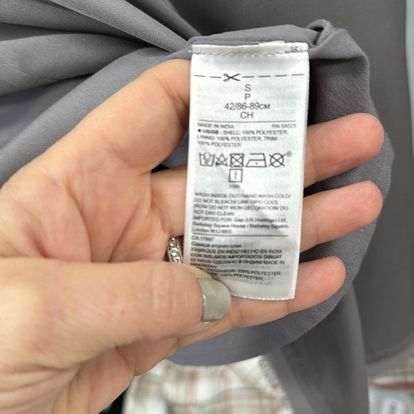 Banana Republic
SHOULDER EMBELLISHED DRESS
Size Small - Picture 12 of 12